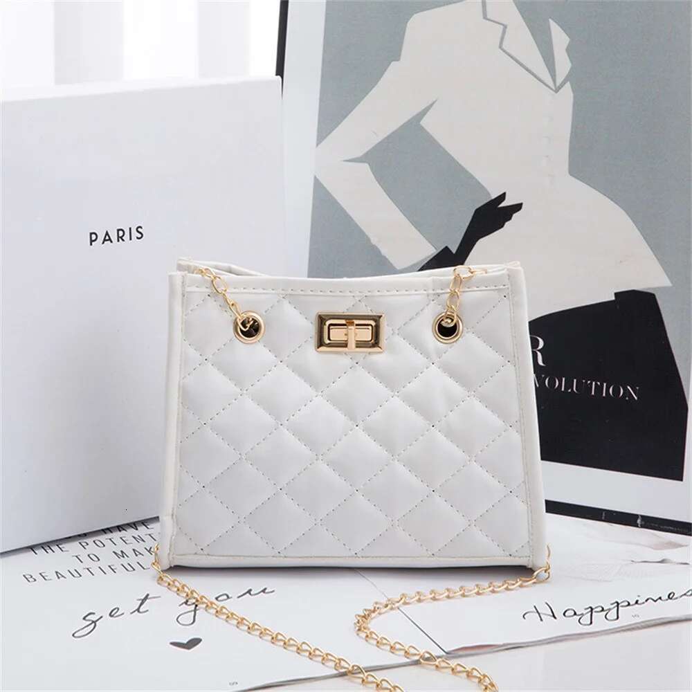 2025 New Leather Diamond Grid Designer Fashion Crossbody Bag Women's Small Square Handbag Women's Underarm Chain Bag5