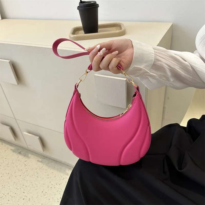 2025 New Retro Solid Color Saddle Bag High Quality Leather Shoulder Bag Suitable for Women's Designer Fashion Crossbody Bag4