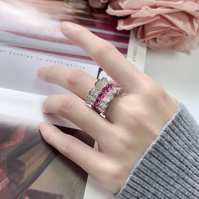 Zhuang Shengsheng Jewelry Copper Bottom Gold Plated Simulated Red Corundum Finger Wind pleated Skirt Inlaid Diamond Row Ring