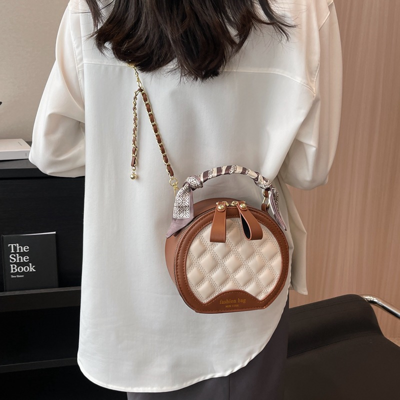 Senior sense small round bag female 2025s new handbag with diamond check embroidery line temperament with a single shoulder crossbody bag