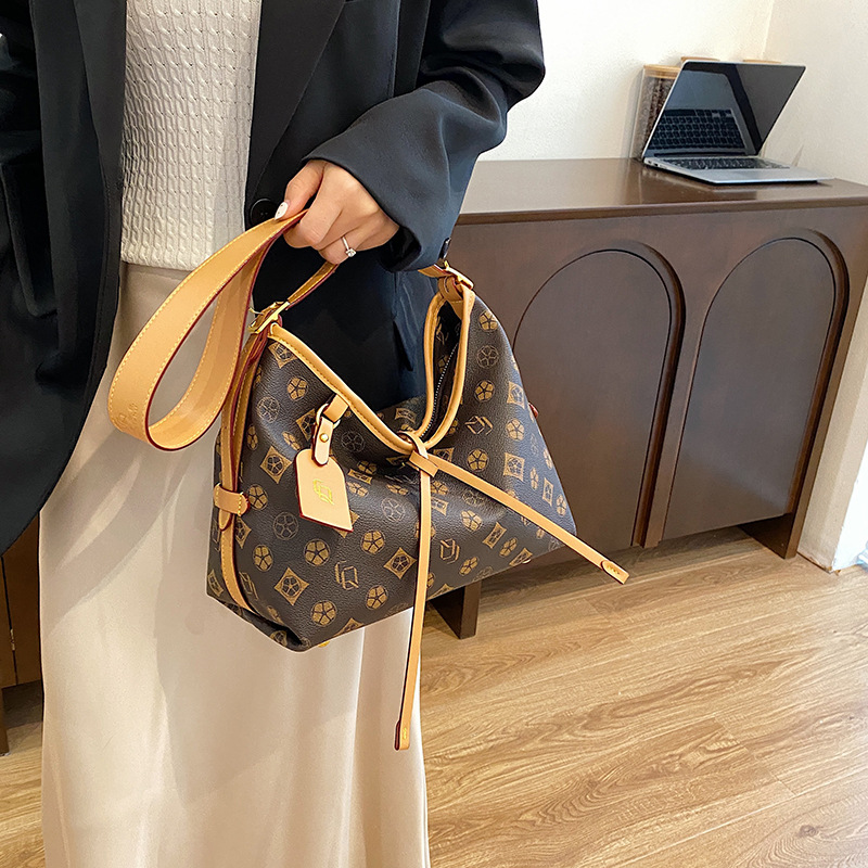 Free shipping 2025 designer Shoulder tote Bags For womans ladies flap handbag fashion messenger bag woman crossbody Large capacity armpit bag