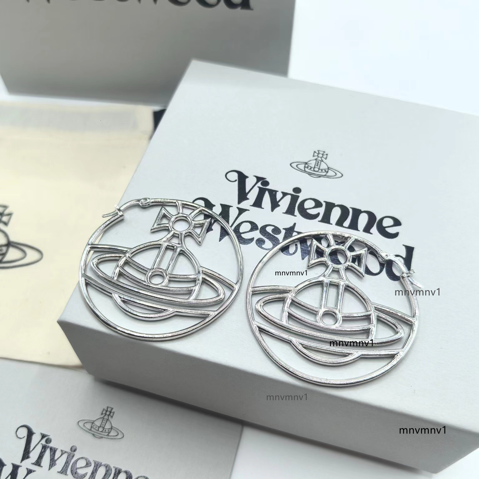 Designer Westly Woodly Empress Dowager Smooth Hollowed Out Saturn Earrings with Exaggerated Female Personality and vivene Viviannes Vivienme