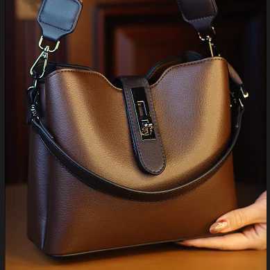 High quality oil wax leather bucket bag 2024 womens handbag large capacity shoulder bag fashionable lock grip cross body bag handbag Z250324