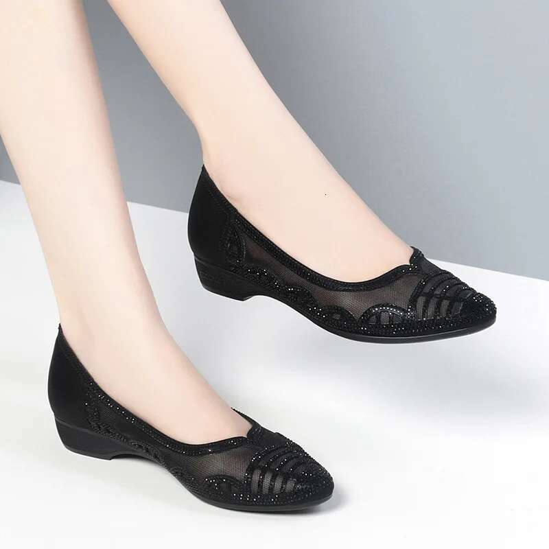 2025 Summer New Breathable Hollow Mesh Designer Fashion High Heels Women's Round Head Soft Leather Sandals Suitable for Office Weddings