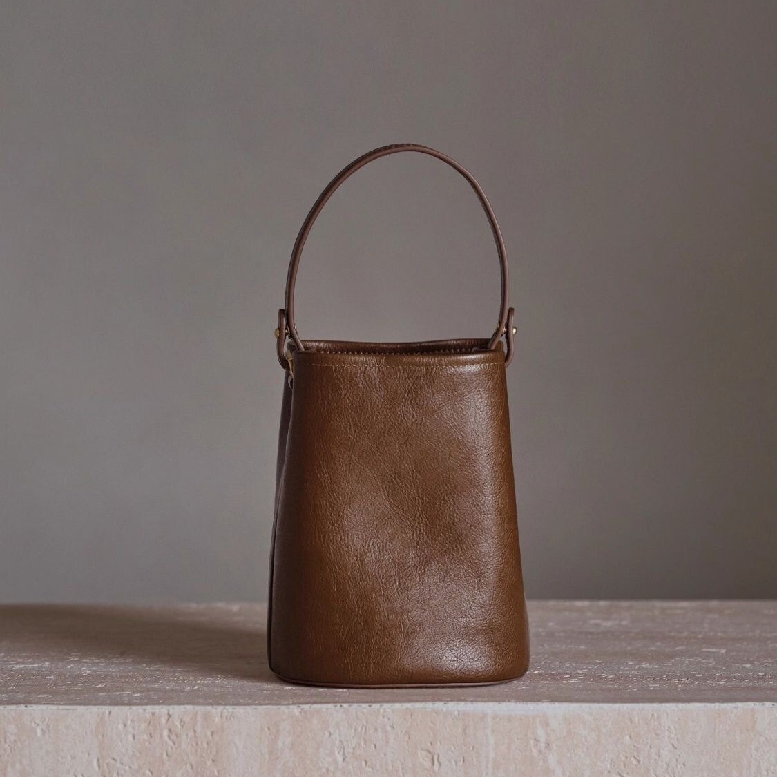 2025S Fashion Designer Small Niche Bucket For Autumn And Winter New Korean Version Commuting Versatile Single Shoulder Women S Crossbody Bag