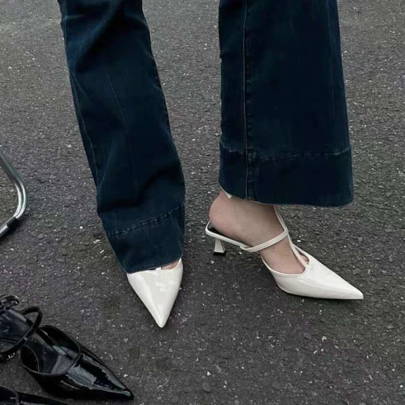 Summer New Women's Low Pointed Thin Strap Buckle Slippers Fashion Temperament Commuter Heel Sandals