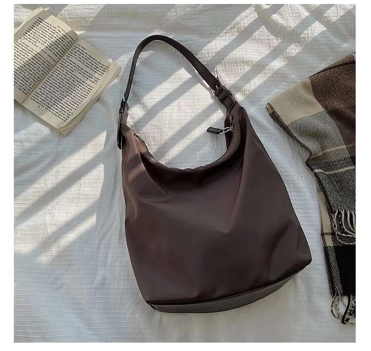 New design nylon large capacity fashionable solid color soft shoulder women's bag simple Korean handbag