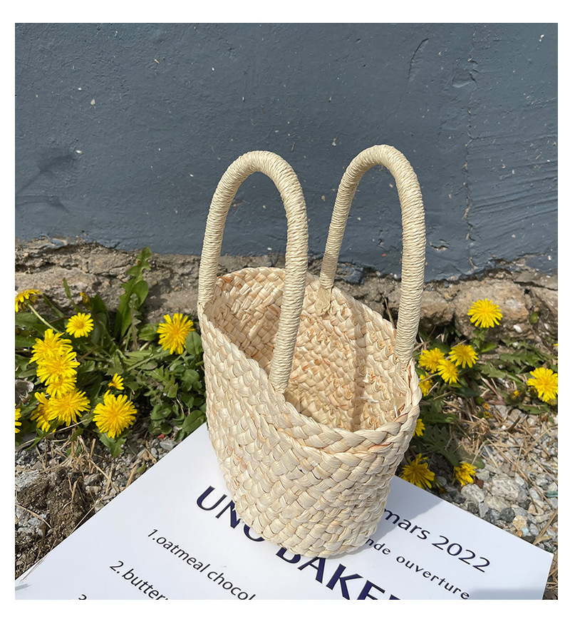 Designer 2025S fresh grass handbag new cute woven hand-held Korean style versatile small children vegetable basket bag