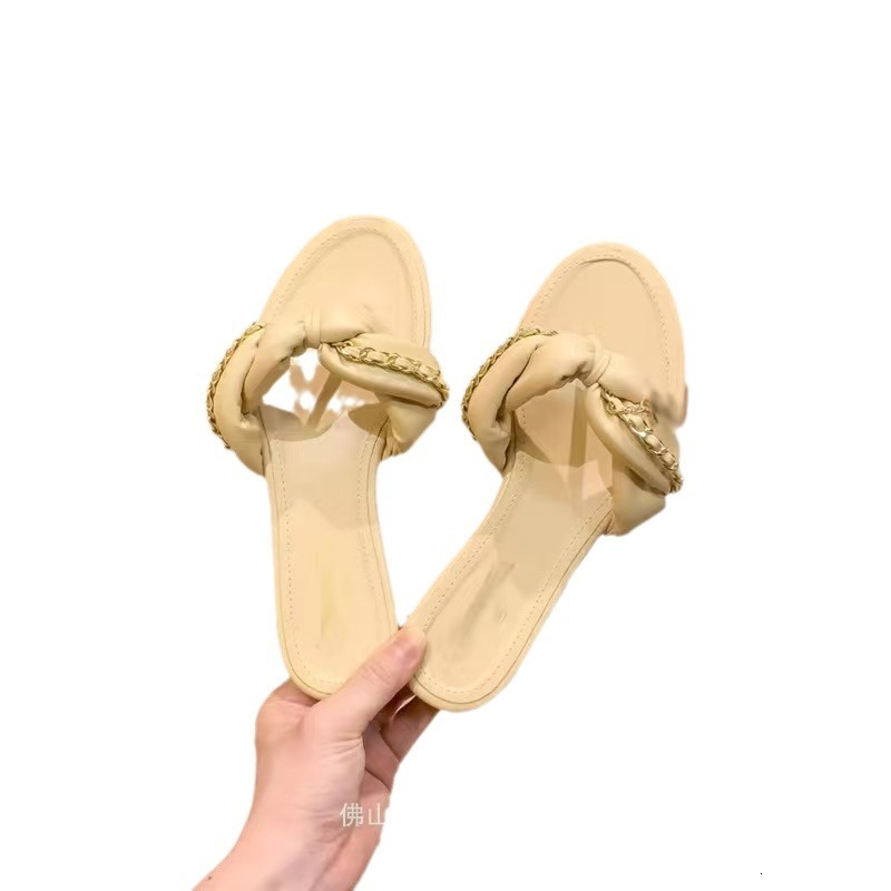 Hot selling high version 2023 new flat bottomed slippers for women wearing small fragrant herringbone metal chain sandals