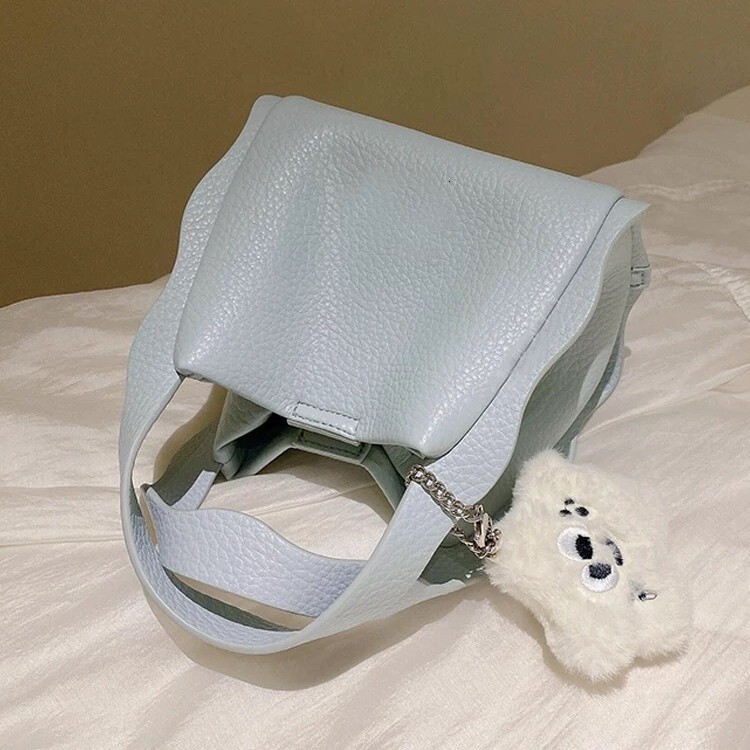 2025S Fashion Designer Super Popular Hand Held Vegetable Basket For Women S New Crossbody Bag Niche Light Luxury High End Soft Leather Bucket Bag