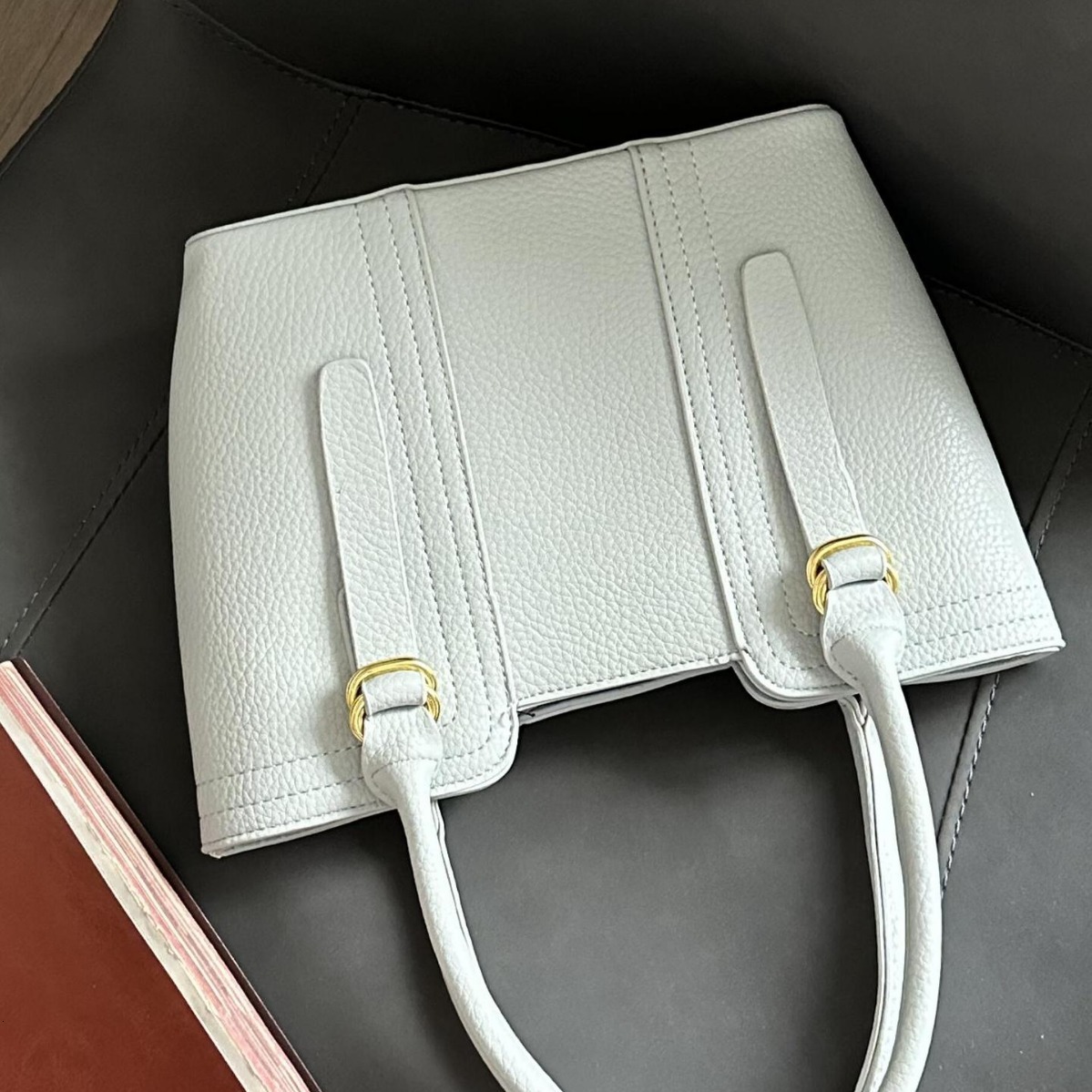 2025S Fashion Designer Handbag For Ladies New Niche Texture Shoulder High End Sensory Communication Crossbody Bag Simple Bucket Bag
