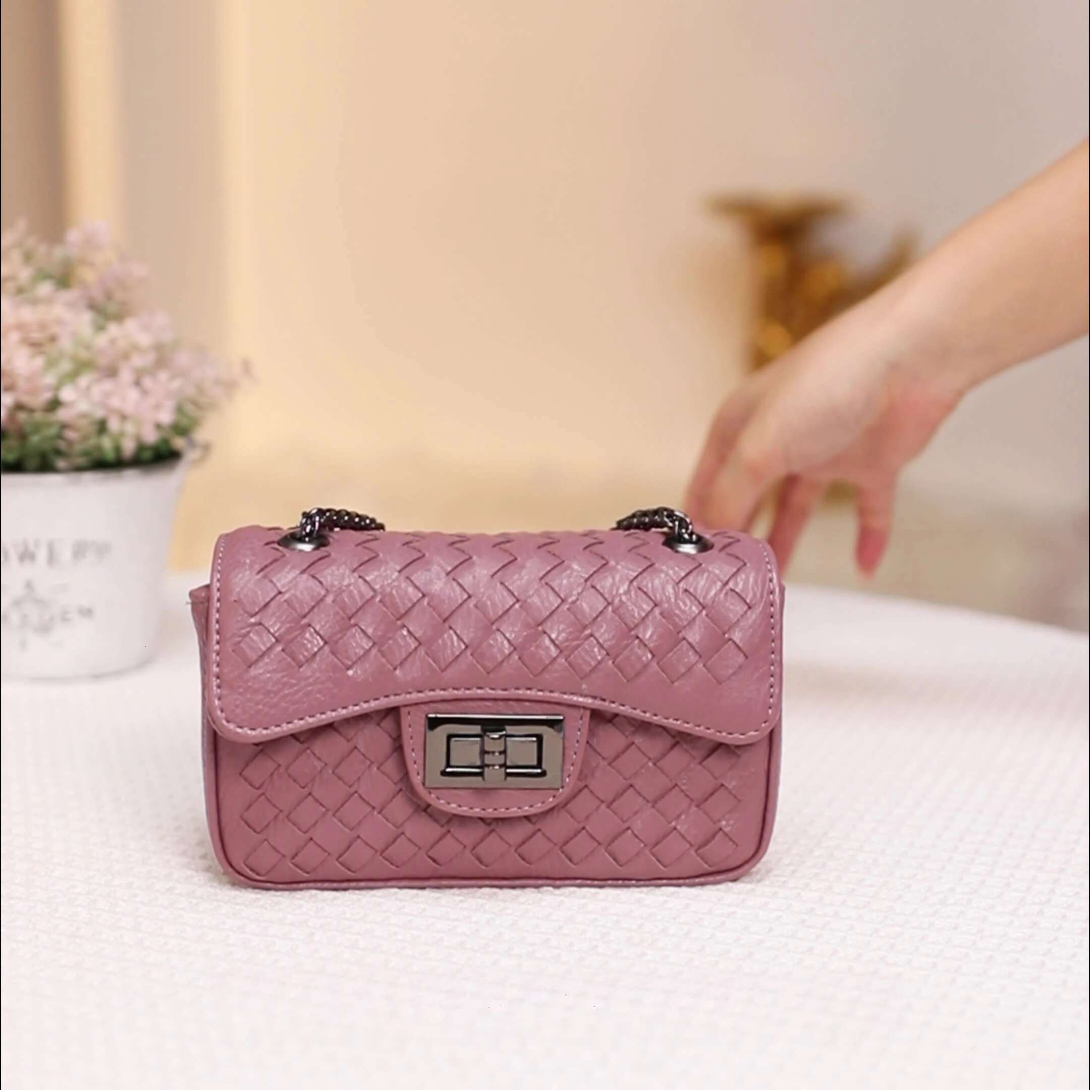 New Fashion Knitted Small Square Texture Chain Trendy Versatile Shoulder Simple Large Capacity Solid Color Crossbody Bag