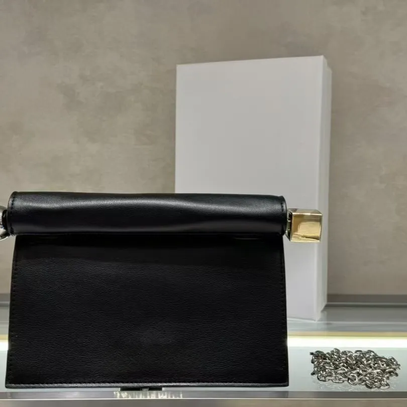 Sophisticated 28cm Sheep Leather Evening Pochette - Versatile Round Clutch with Silver Chain for Social Gatherings