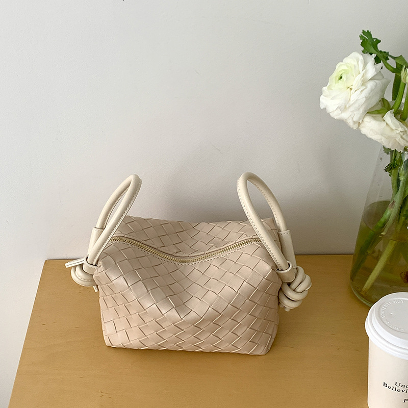 Fashion Trend New Braided Hand Camera Women 2025 Spring Korean Version Simple Everything Single Shoulder Crossbody Designer Bag