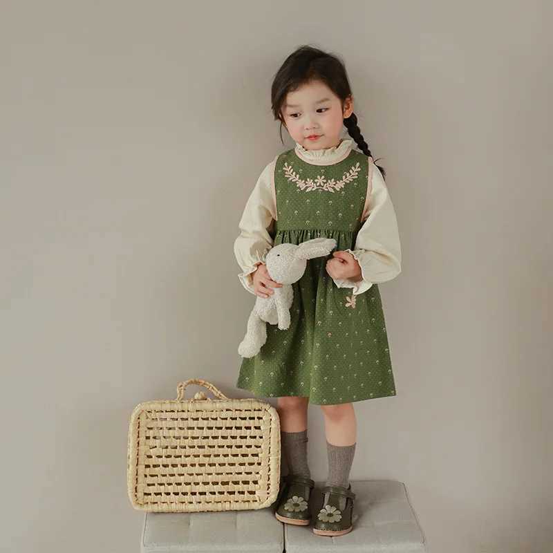 2023 New Autumn Girls Embroidered Polo Collar Floral Dress Childrens Comparison Edge Embroidery Tank Top Technology Trend W250326