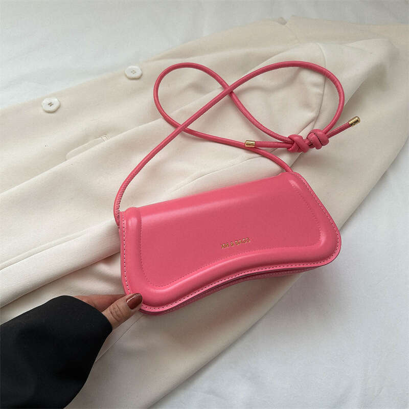 Advanced armpit artistic style shoulder niche irregular small square bag, gentle and simple hand-held bag