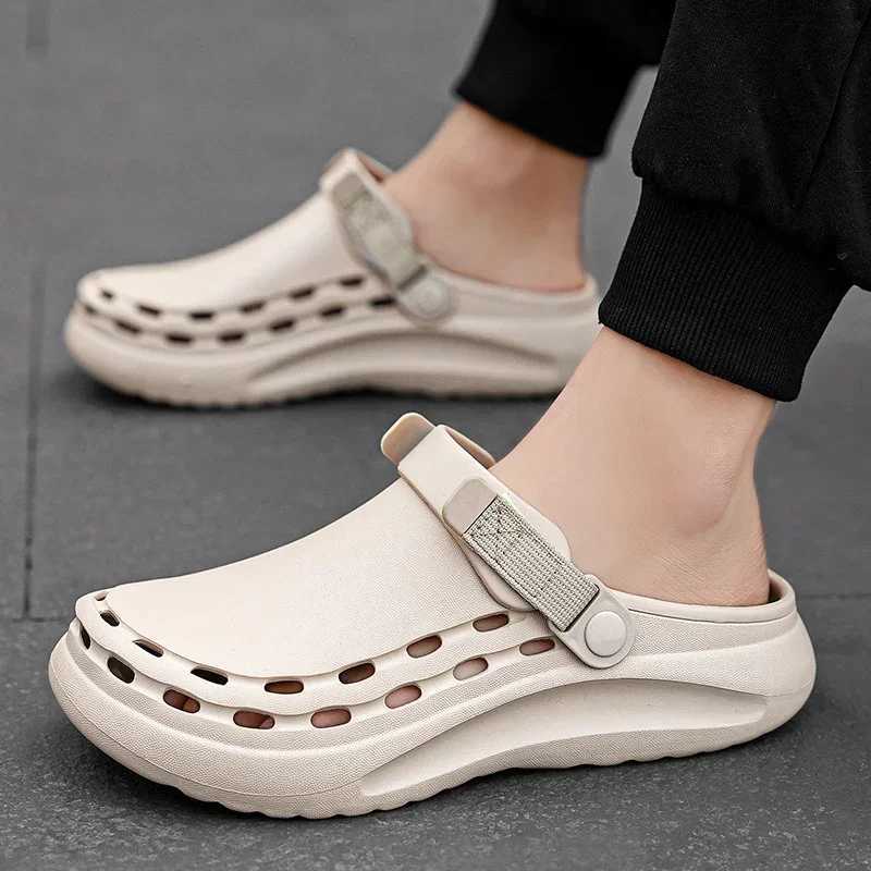 Quick drying EVA solid color mens sandals are fashionable lightweight and essential for outdoor travel. They are beach shoes and casual mens slippersX