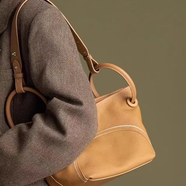 Designer 2025S autumn soft leather casual versatile hand-held vegetable basket lazy style shoulder crossbody women bag