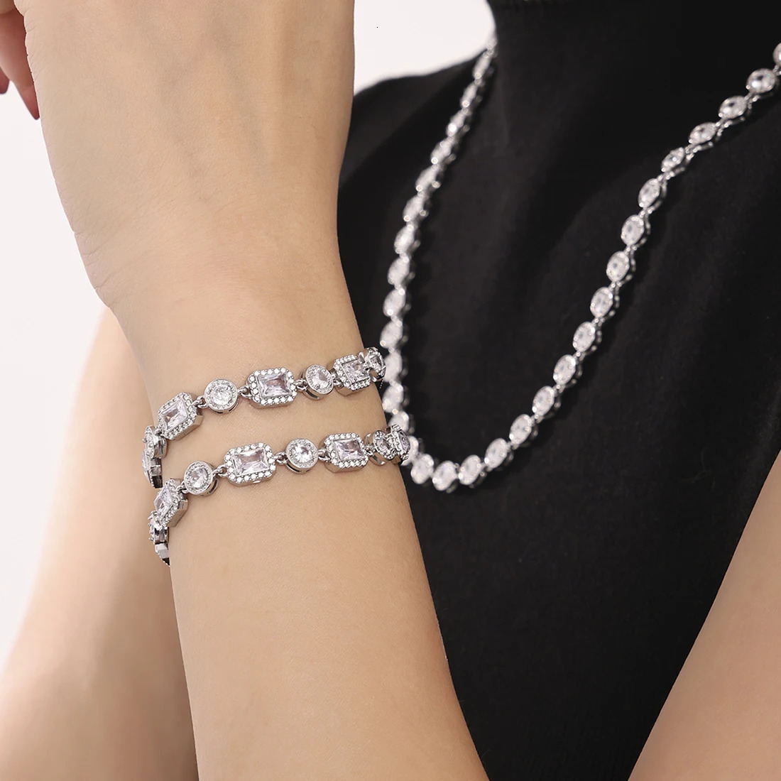 Fashionable Round Square Zircon Gold Plated Bracelet for Women Stainless Steel Bracelet Vintage Daily Charm Jewelry Gift 250326