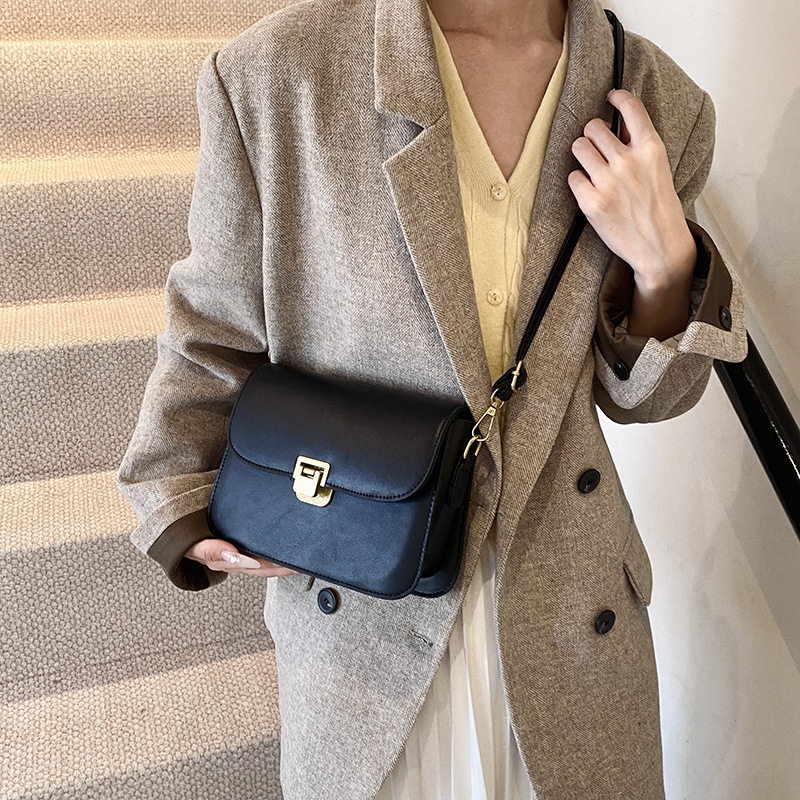 Hot selling high-grade small bag women's new fashion fashion texture niche pop crossbody bag women's single shoulder small square bag