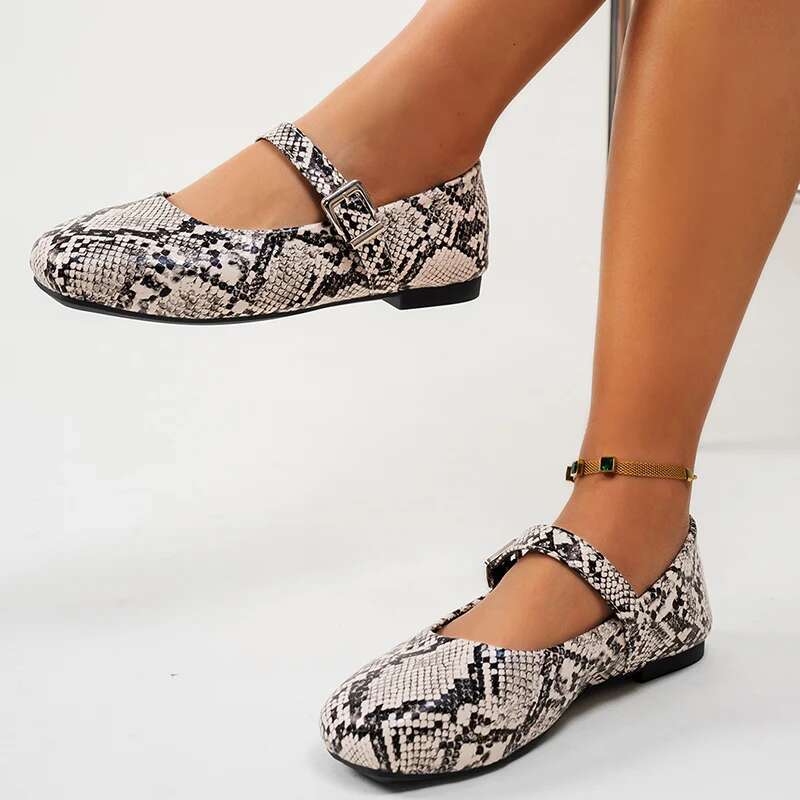 2025 summer new snake patterned comfortable designer fashionable flat shoes for women, lightweight and soft casual shoes