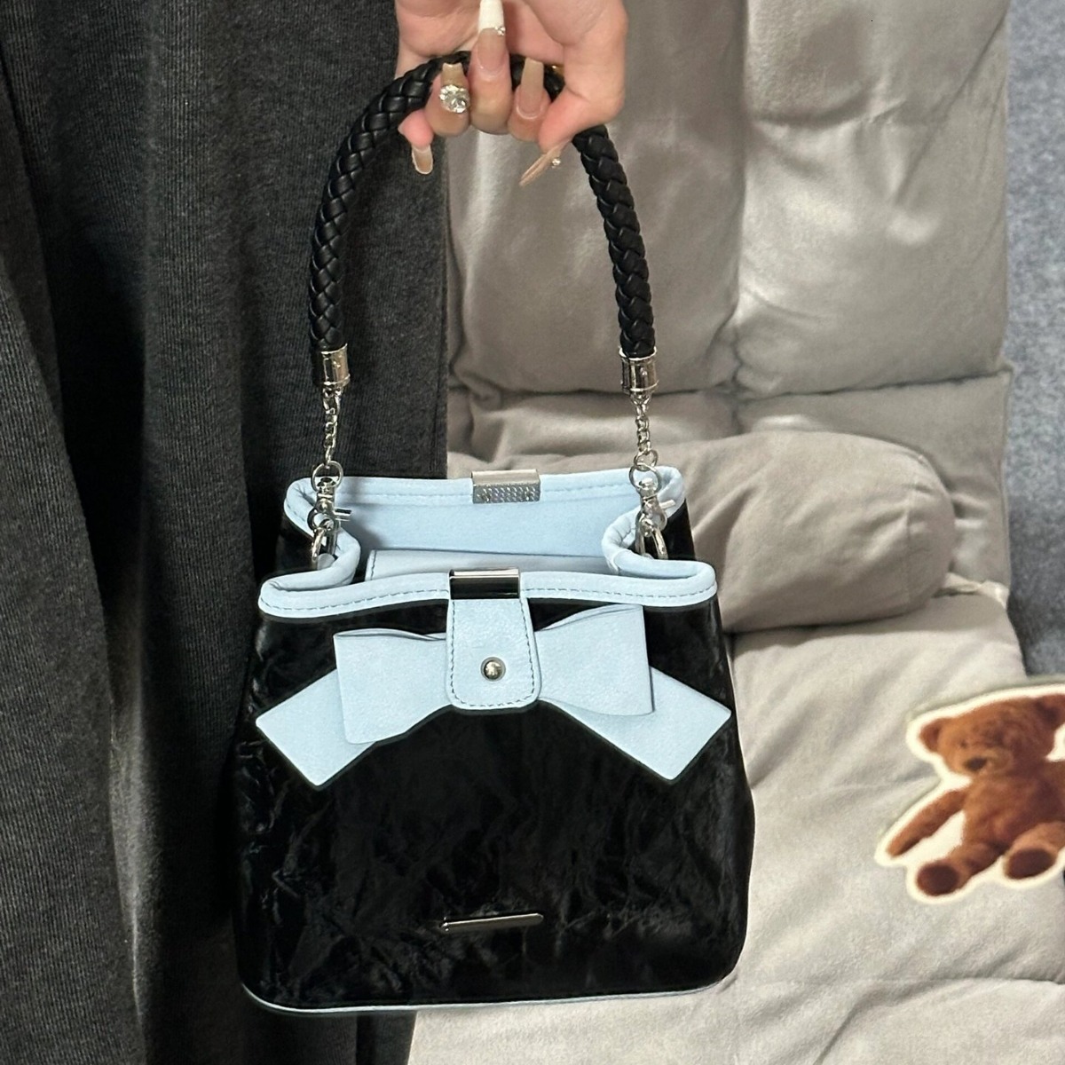 2025S Fashion Designer Water Bucket For Women New Trendy Niche High End Handbag Butterfly Bow Casual Versatile Shoulder Crossbody Bag