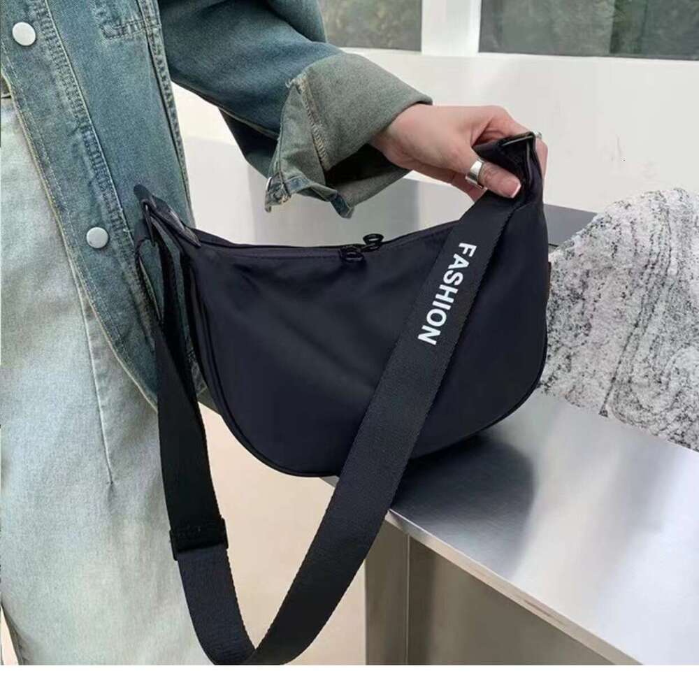 Small and simple cross body dumpling new casual sports style Oxford cloth shoulder bag with large capacity for women's bags