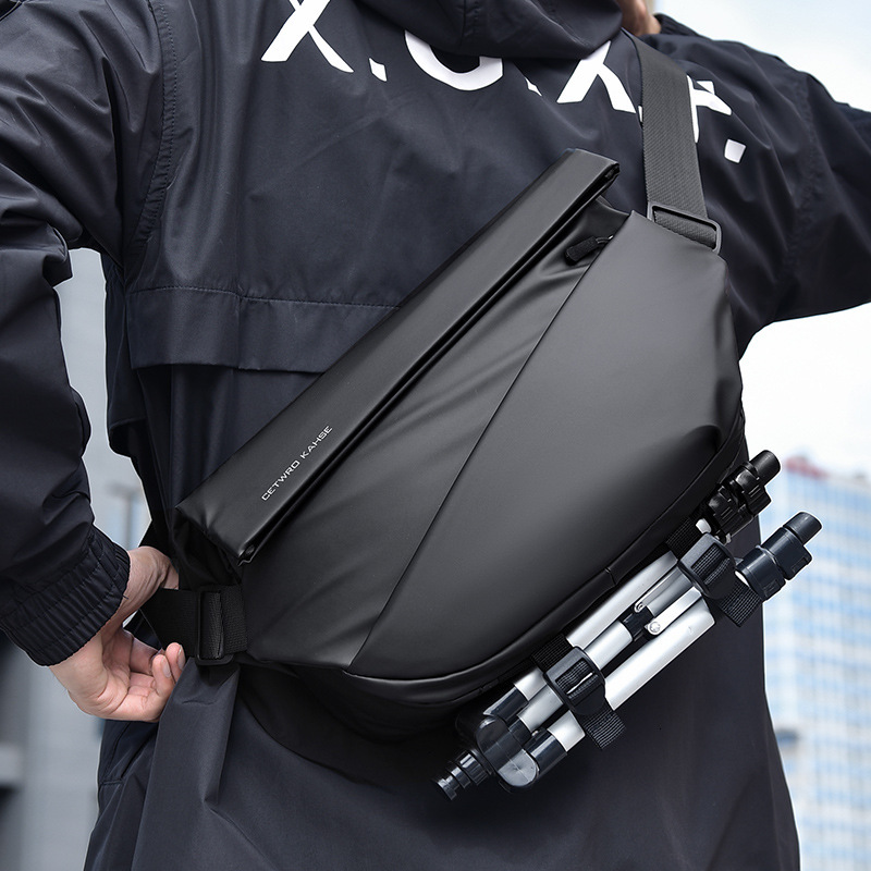 Crossbody Men's Magnetic Buckle Chest Crossbody Messenger Shoulder Functional Motorcycle Riding Bag, Diagonal Backpack
