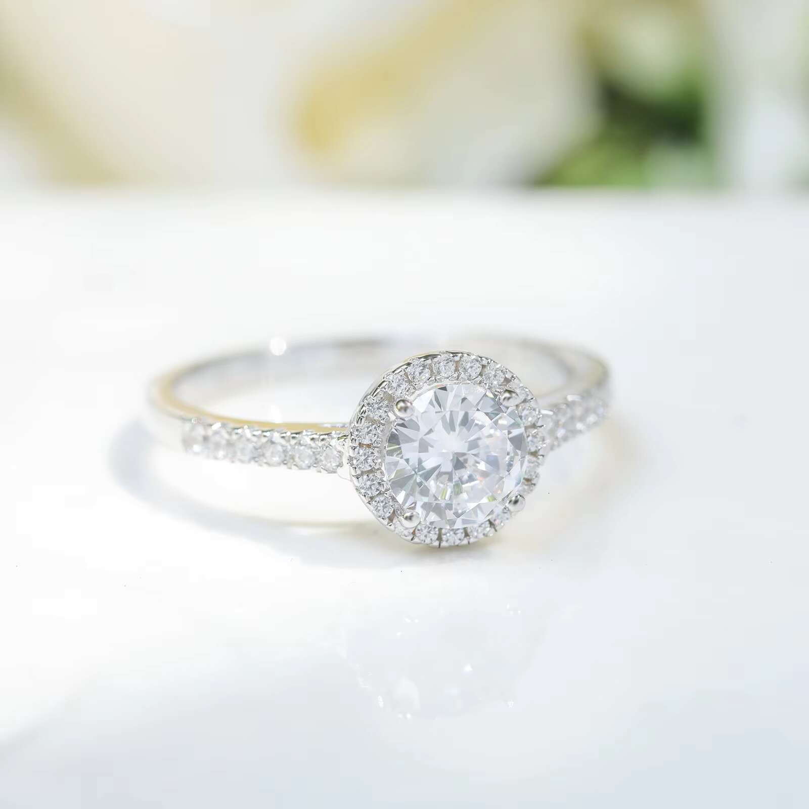 OLAN Fashion Luxury Jewelry Engagement Rings 1.2CT VVS1 Clarity Round Cut Moissanite Halo Ring 925 Sterling Silver for Women
