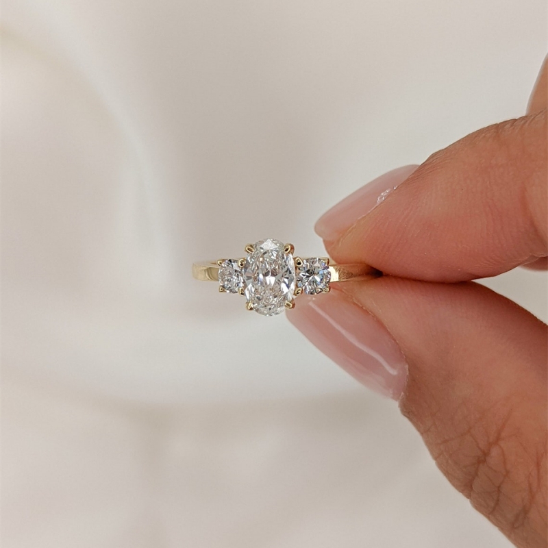 Jewelry 0.7 Carat Oval CVD HPHT Lab Grown Diamond Engagement Ring 14K White Gold With Round Side Stone Wedding Gold Ring For Women