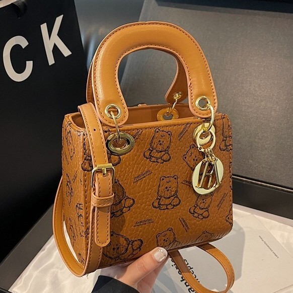 Cute Little Bear Fashion Handbag for Women, New Style, Versatile, Daifei Bag, High End, Exquisite Single Shoulder Crossbody Bag