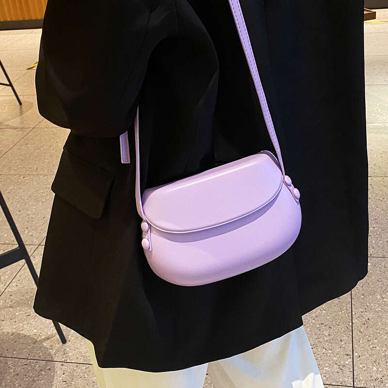 7e Hot selling for women, versatile 2024 autumn and winter new item, large pressed shell saddle bag, student party single shoulder crossbody small bag