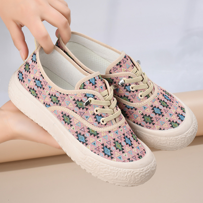 Designer Shoes 2025 Spring And Autumn New Canvas Women's Sports Shoes Breathable Casual Soft Bottom Anti Slip Board Shoes Women's One Step C
