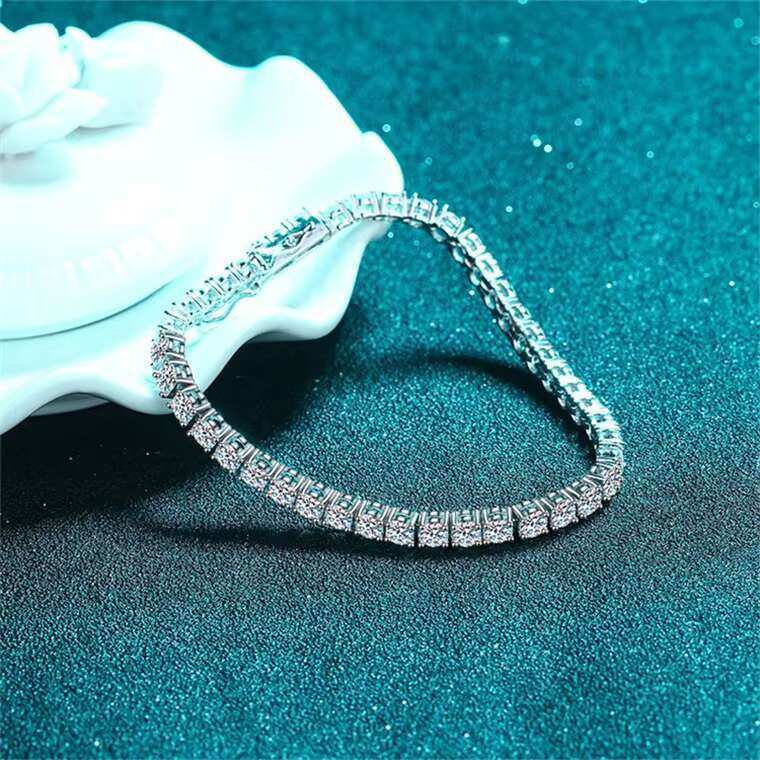 Hot Selling High-End 925 Silver Tennis Bracelet with Iced Out VVS Moissanite Diamond Banyan Design Luxury Jewelry