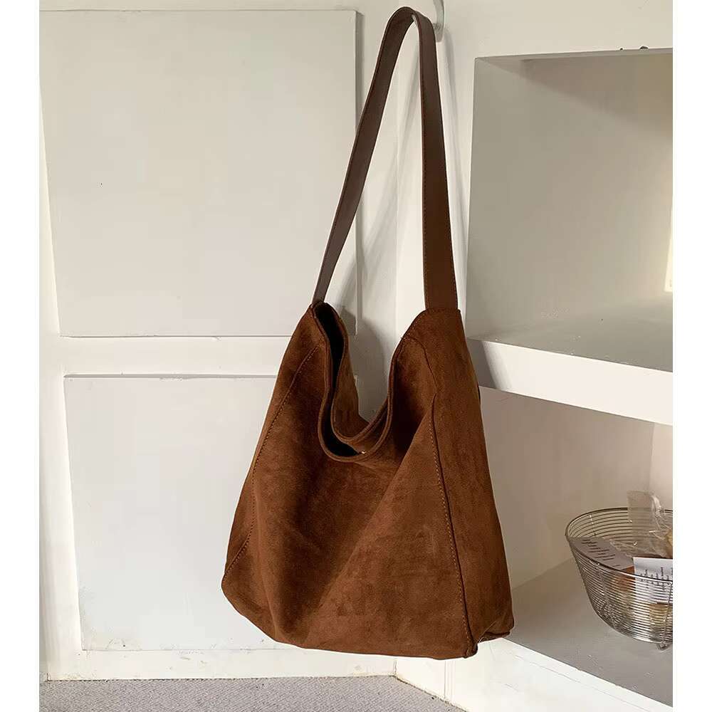Guangzhou trendy personalized oversized leather bag, women's handbag