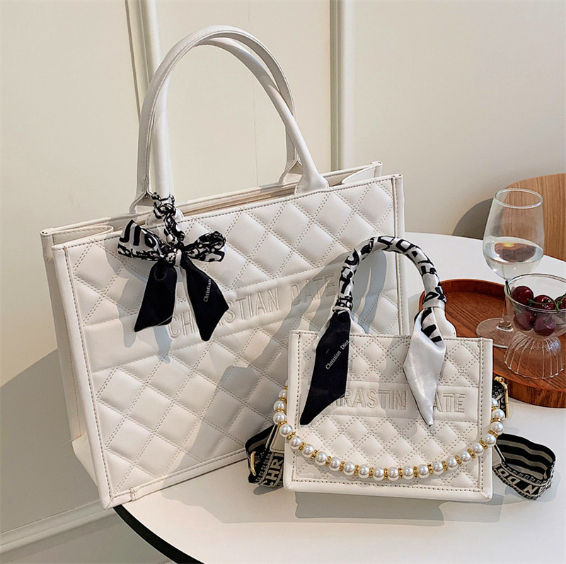 Free shipping 2025 new designer bag fashionable commuting large capacity diamond grid crossbody bag single shoulder tote bag for women white