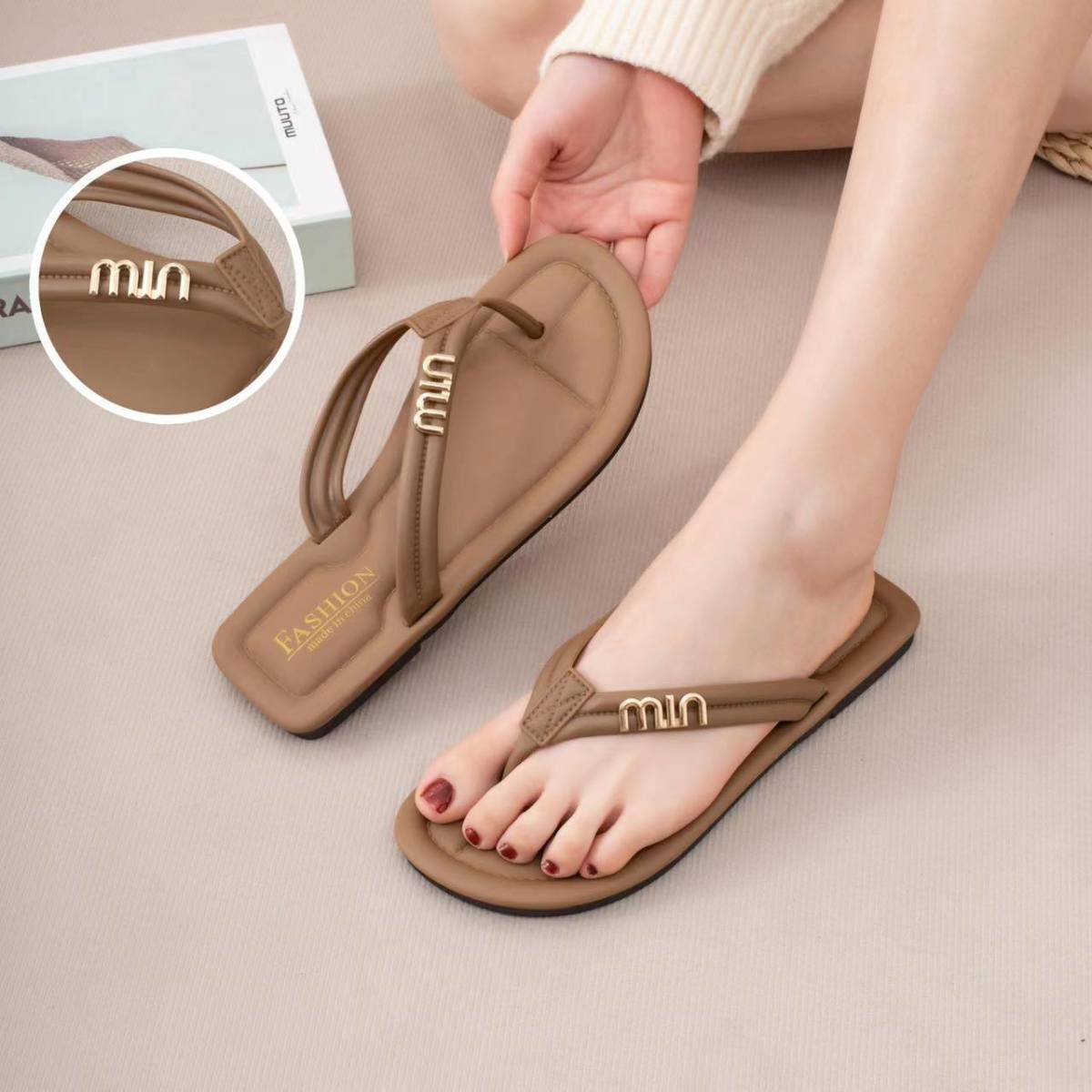 Designer Women Slipper flip flops Beach thong sandals Non-slip Summer Fashion Flip-ps Classic Letter Decorative Sandals 6cd