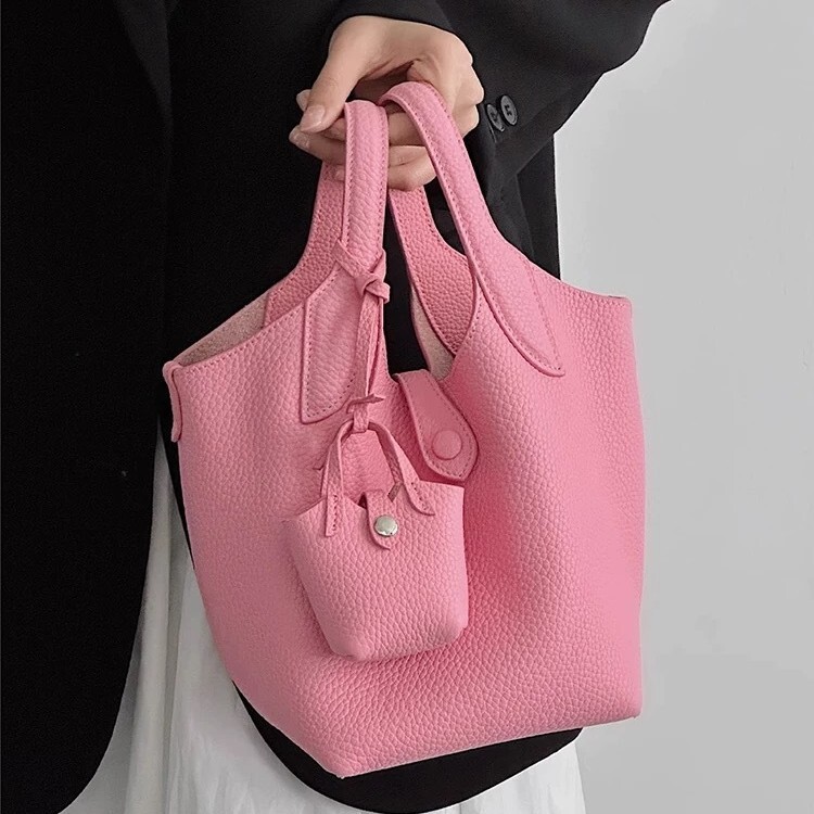 2025S Fashion Designer Handheld Vegetable Basket Bag Women S New Style Light Luxury Niche Single Shoulder Crossbody Casual Soft Leather Versatile Buck