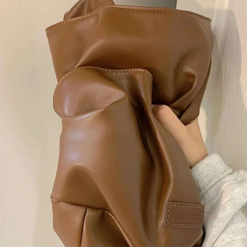 Large capacity water bucket spring and summer 2025, new soft leather tote bag, versatile commuting, college students, class, shoulder bag for women