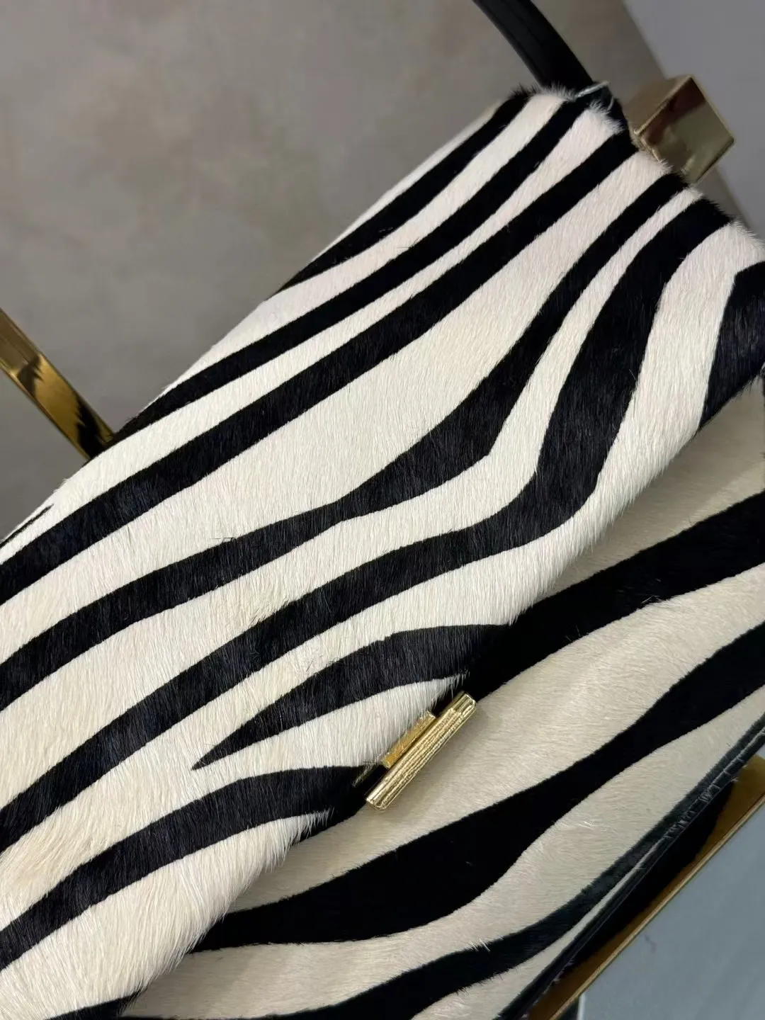 Chic Female Accessory: Rond Carre Design Zebra Stripe Leather Shoulder Bag Featuring Premium Horse Hair Detailing