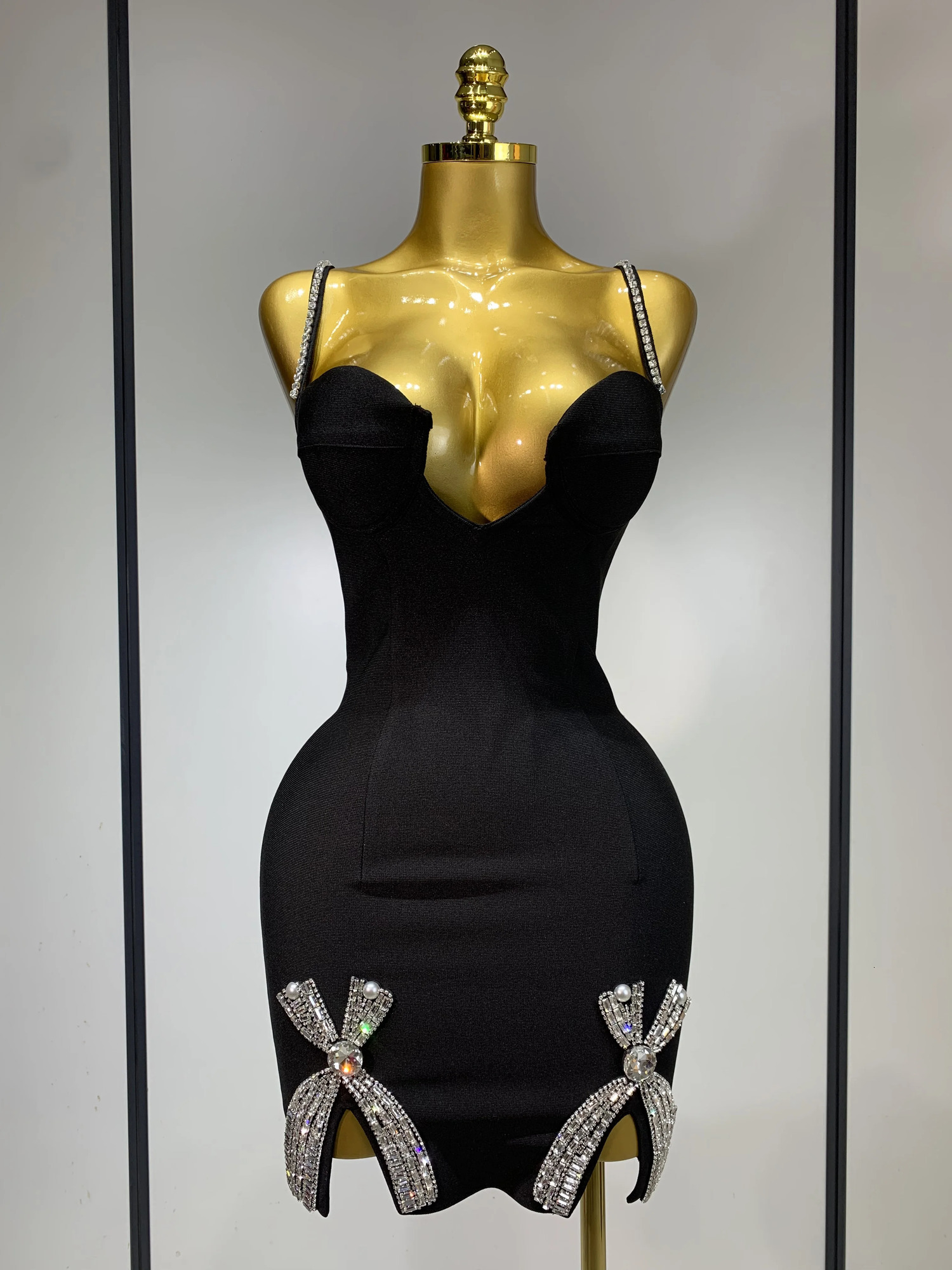 Womens Celebrity Sexy V-neck Beaded Black Mini Body Bandage Dress Knitted Elegant Nightclub Party Dress 250322