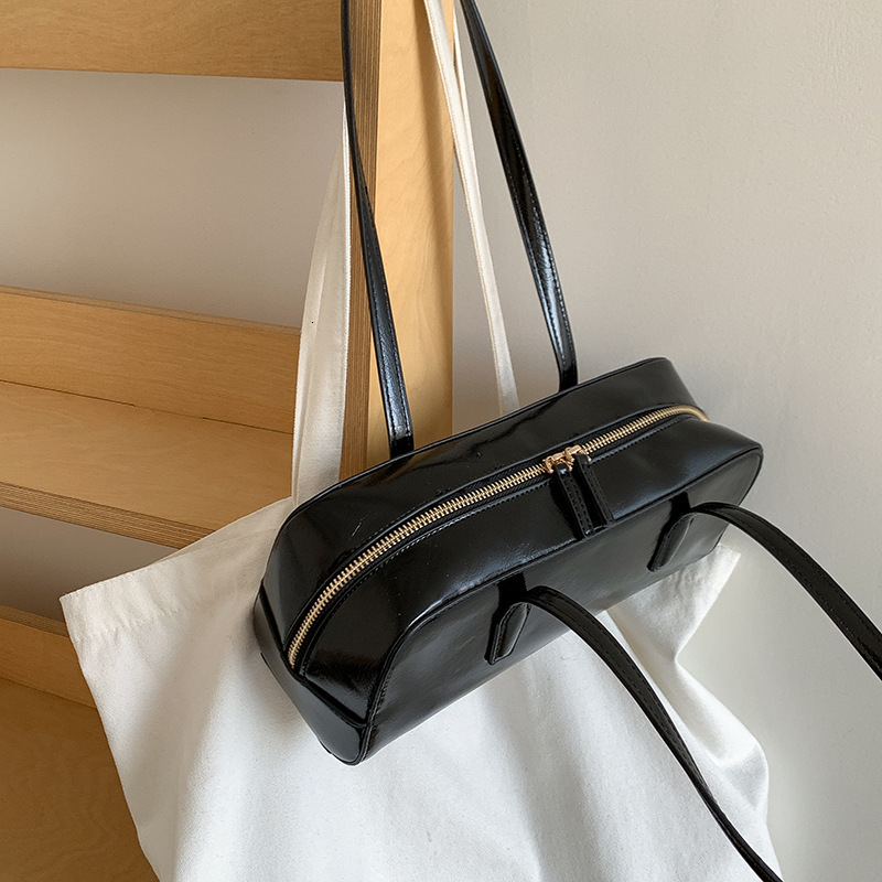 Minimalist French Retro Advanced Pillow Bag 2025 New Commuter Large Capacity Underarm Bag Korean Version Shoulder Bag Designer Bag for Women