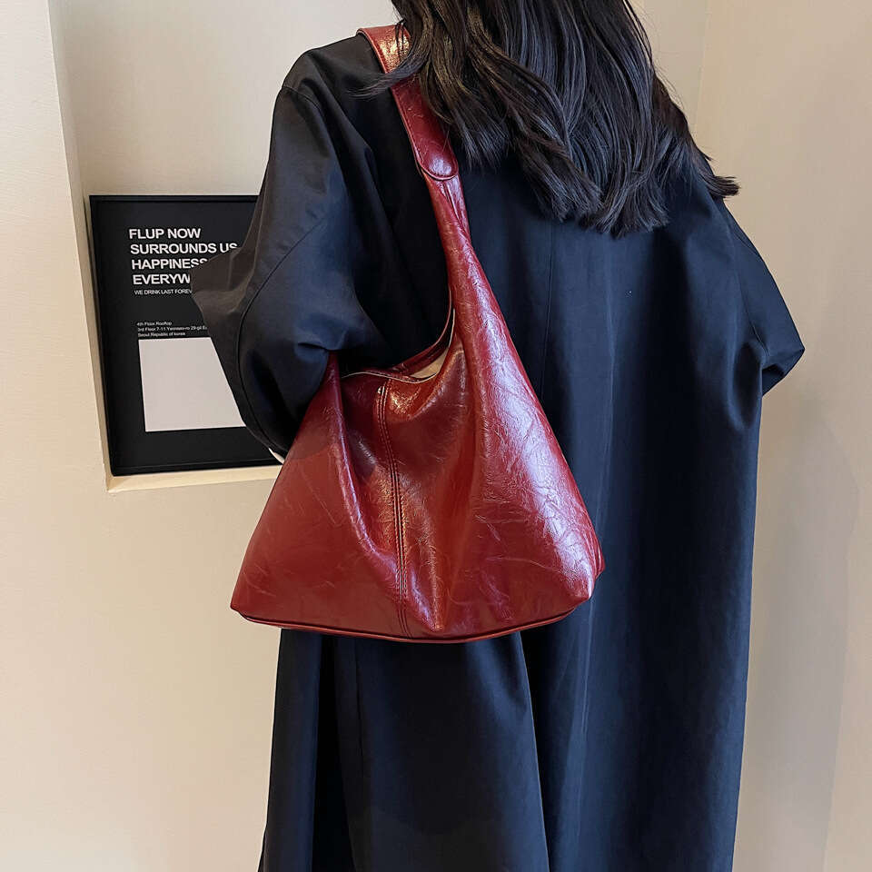 32 Trendy 2025 New Versatile Soft Leather Shoulder Fashionable Commuter Large Capacity Casual Mother Child Tote Bag
