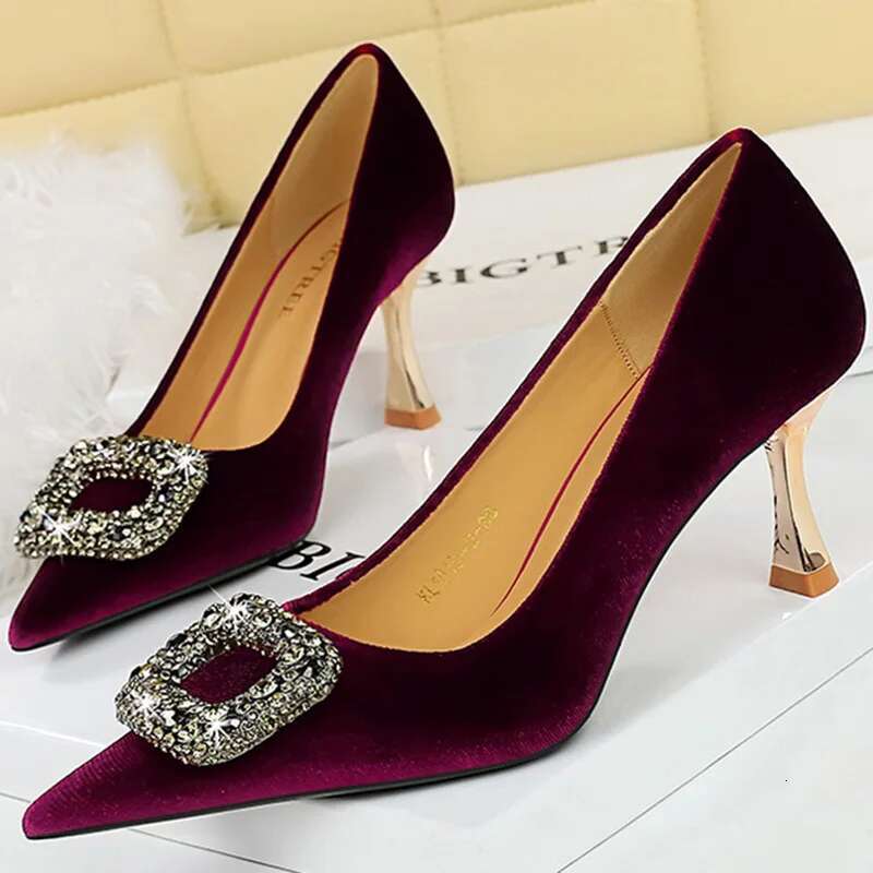 Western Style Party Pumps 7cm Thin High Wine Glass Heels Metal Crystal Buckle Veet Ladies Shoes Small Size 34-40