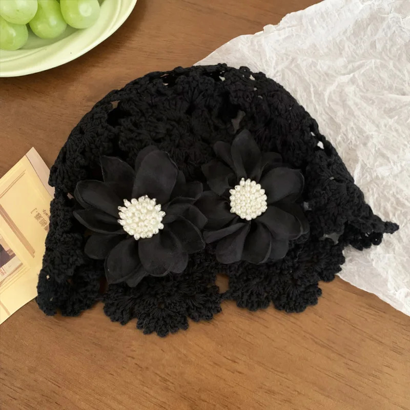 Sweet Hollowed Out Beret Cap Lace Knitted Skullies Hat Flowers Breathable Hand Woven Yarn Cap Autumn 250321