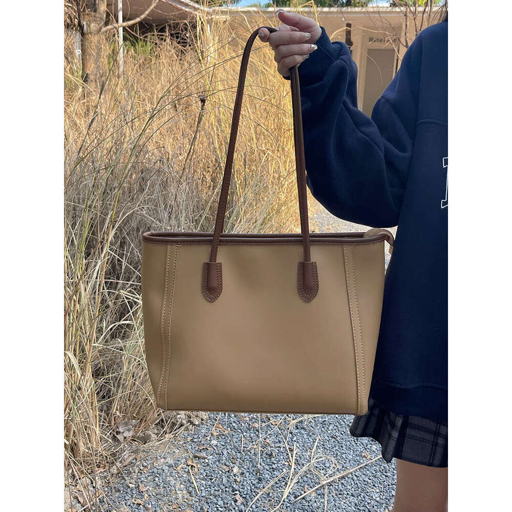 Large capacity women's 2025 new trendy Korean version, versatile tote bag, fashionable single shoulder commuting bag