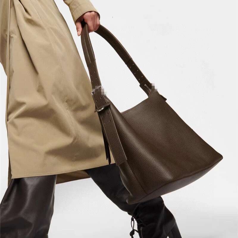 Brand Light Niche Shoulder Cowhide Lychee Pattern Commuter Ladies Handbag Black Atmospheric Minimalist Women's Bag