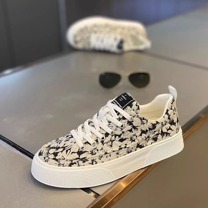 2025S New Trend Designer Spring New Canvas Breathable Light Luxury Versatile Sports And Leisure Trendy Men S Thick Sole Elevated Board Shoes