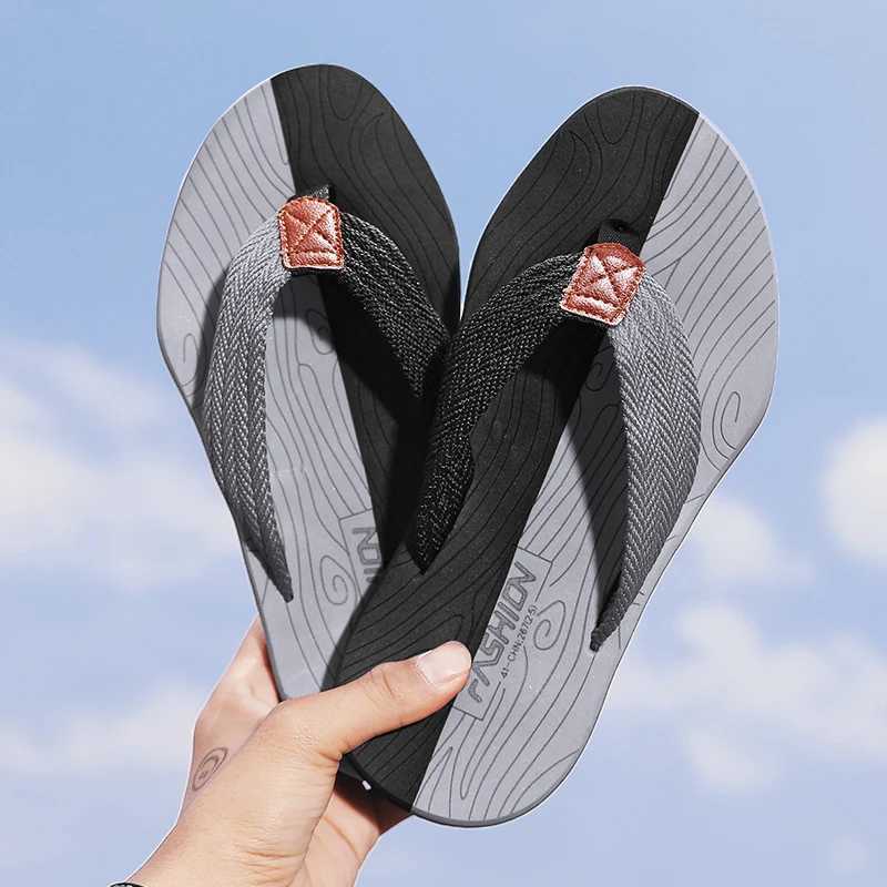 2024 New Flip-flops Slippers Men Summer Lightweight Sandals Mens Simple Casual Sandals Indoor and Outdoor Beach ShoesXJ250326