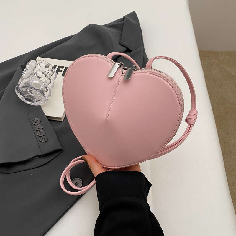 Personalized Underarm for Women's 2023 New Autumn/Winter Fashion Spicy Girl Love Small Square High end Single Shoulder Oblique Straddle Bag